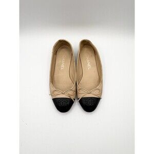 Chanel Beige and Black Leather Cap Toe CC Logo Ballet Flats Bow Size EU 35